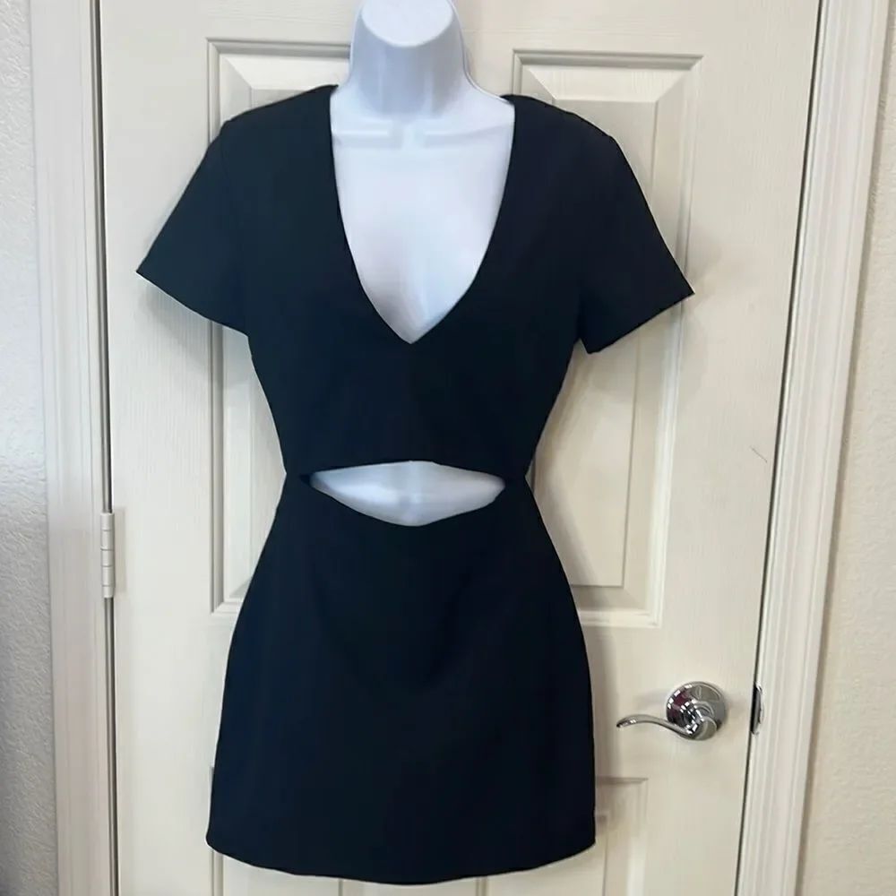 Faith In Love Dress Sz 8 Black Mini Cutout V Neck Short Sleeve Zipper Back Lined